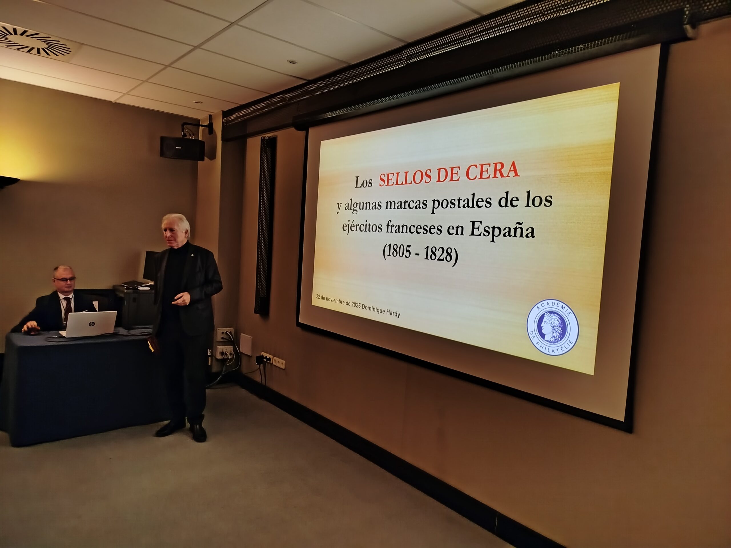 INTERVENCIÓN DEL MIEMBRO TITULAR DE LA ACADÉMIE DE PHILATÉLIE D. DOMINIQUE HARDY EN MADRID, 22 DE NOVIEMBRE DE 2025